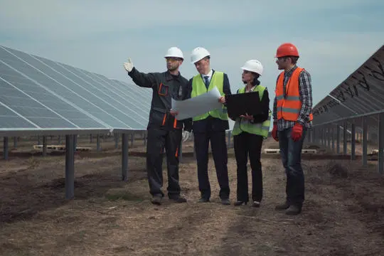 Firma für Bauüberwachung beim Bau von Solarkraftwerken