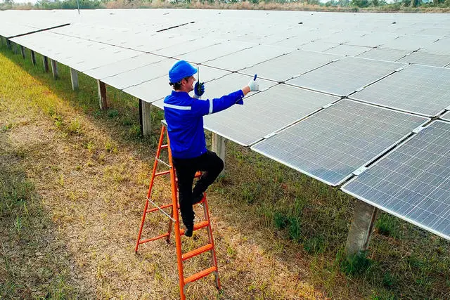 Inbetriebnahme eines Photovoltaik-Kraftwerks