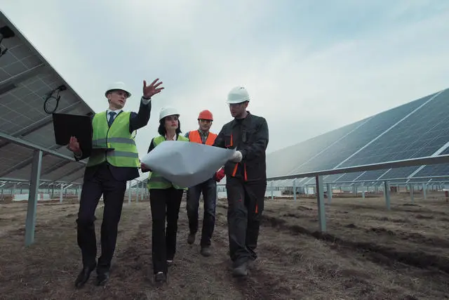 Leitung eines Solarkraftwerksprojekts